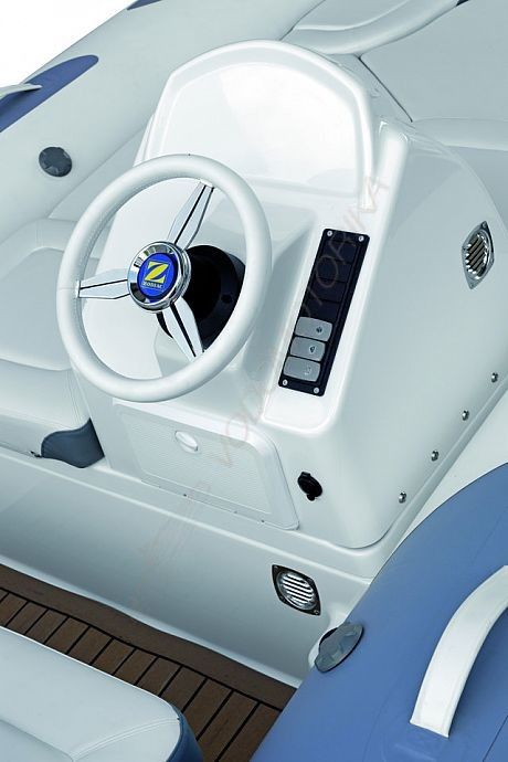 Лодка надувная ZODIAC Yachtline deluxe NEO 470 ( с синими вставками )
